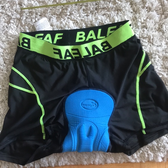 CYCLING UNDER SHORTS. BICYCLE ACCESSORIES - Picture 4 of 5